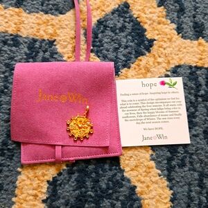 New Jane Win 4 seasons pendant